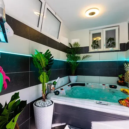 Apartment By The Way Hot Tub And Free Parking Dubrovnik Extérieur photo