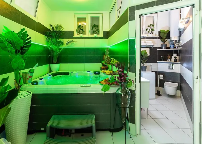 Apartment By The Way Hot Tub And Free Parking