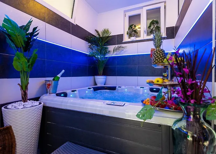 Apartment By The Way Hot Tub And Free Parking
