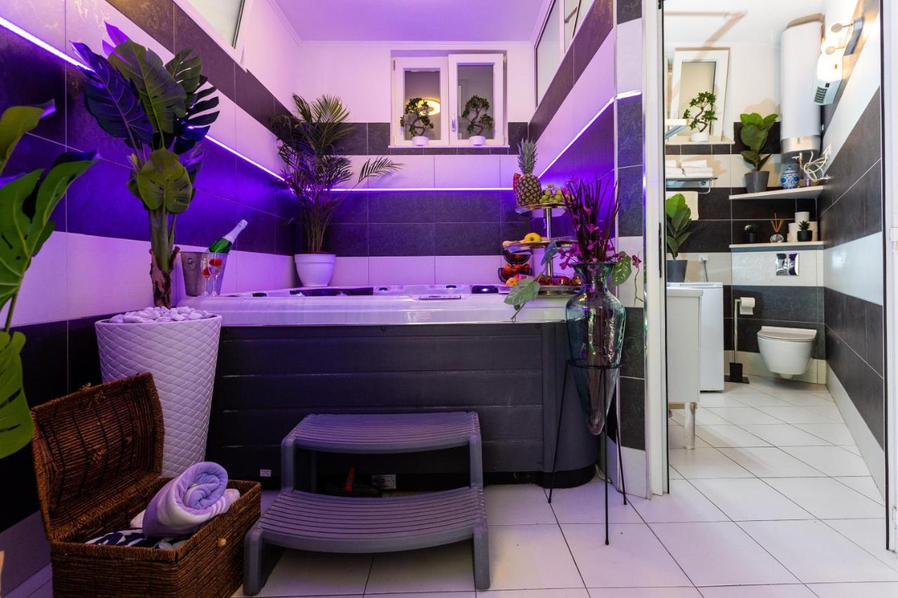 By The Way Hot Tub And Free Parking Apartment *