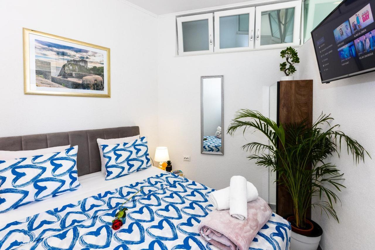 Apartment By The Way Hot Tub And Free Parking *
