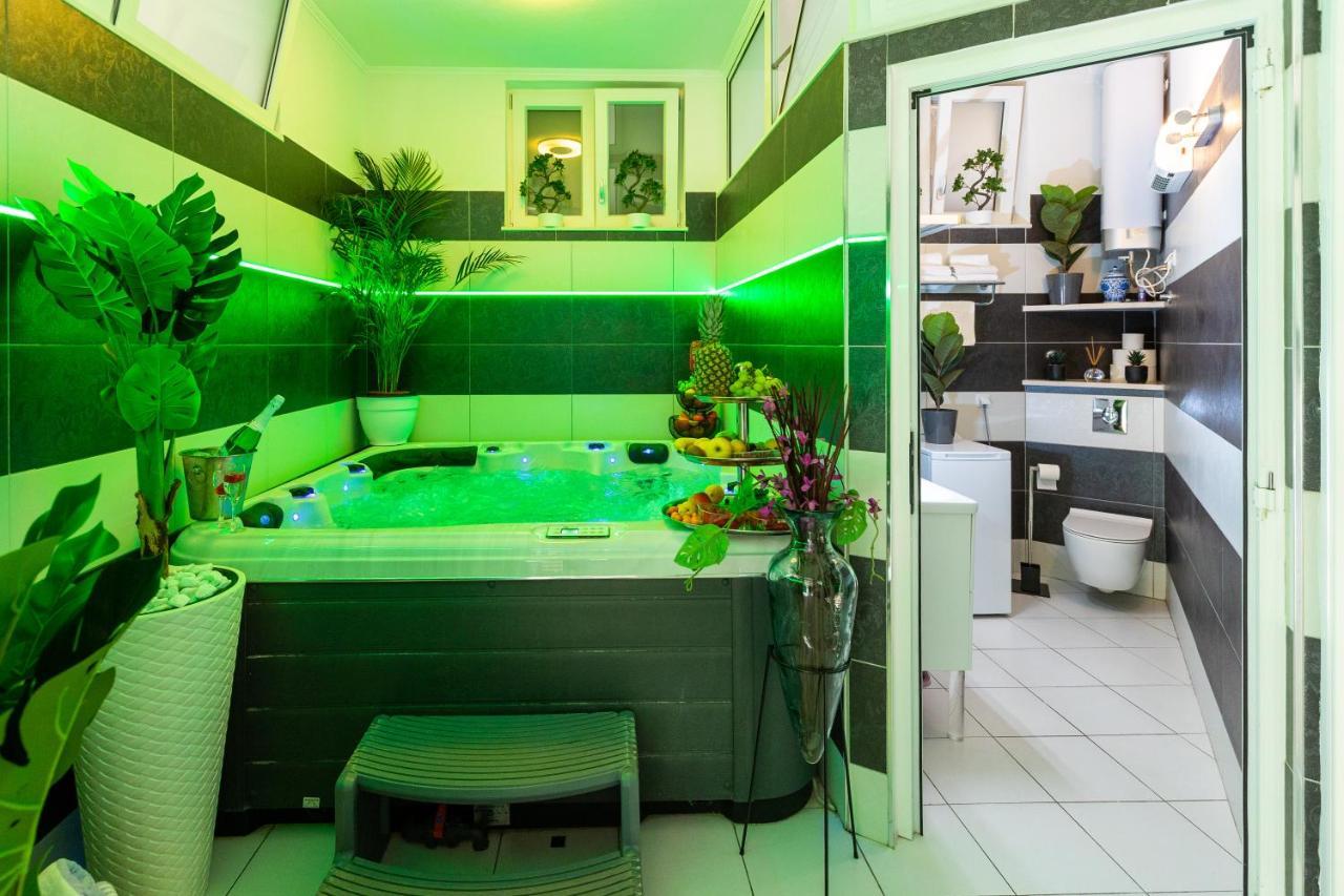 Apartman By The Way Hot Tub And Free Parking *
